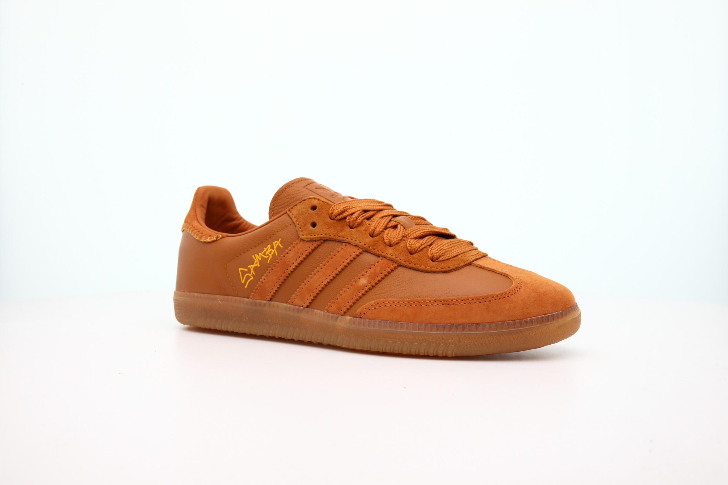 コスモポリタン　クローディアシファー adidas Originals x JONAH HILL SAMBA 